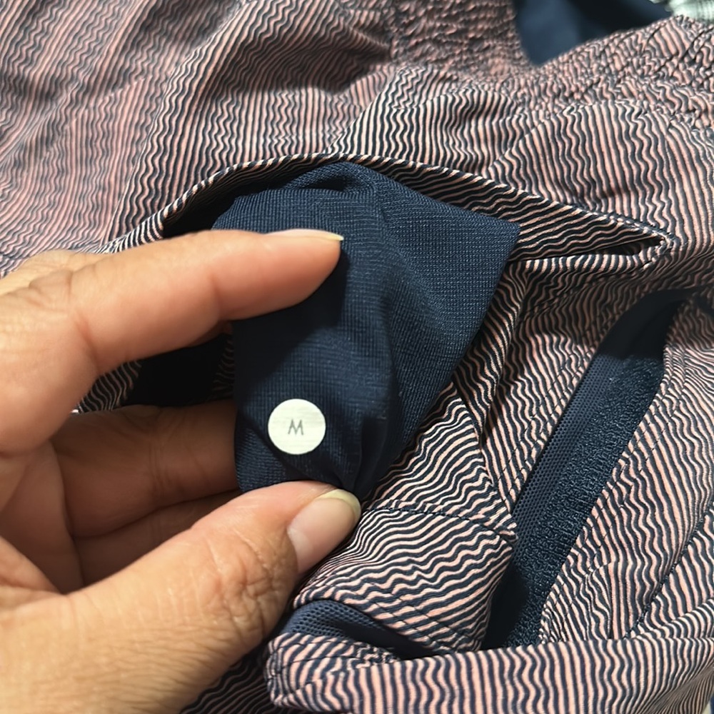 Lululemon Men’s Medium Shorts - Picture 7 of 8